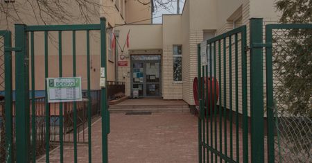 Warszawiacy biją na alarm. Był widziany pod szkołami
