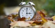 Zmiana czasu na zimowy. W 2025 zegarki przestawimy wcześniej niż rok temu