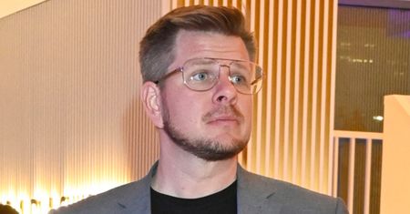 Filip Chajzer NIE ZOSTAŁ WPUSZCZONY na pokład samolotu. "Pierwszy raz w życiu jestem ofiarą zjawiska..." (FOTO)