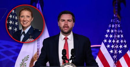 Wysłała mail o wizycie wiceprezydenta USA. Została zwolniona