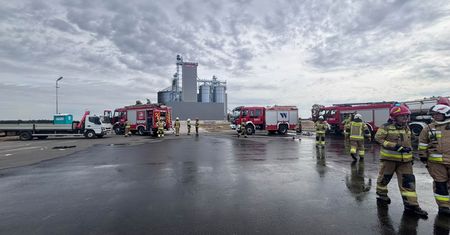Wybuchy zbiorników z gazem w Osięcinach-Krzyżówkach. DK62 całkowicie zablokowana