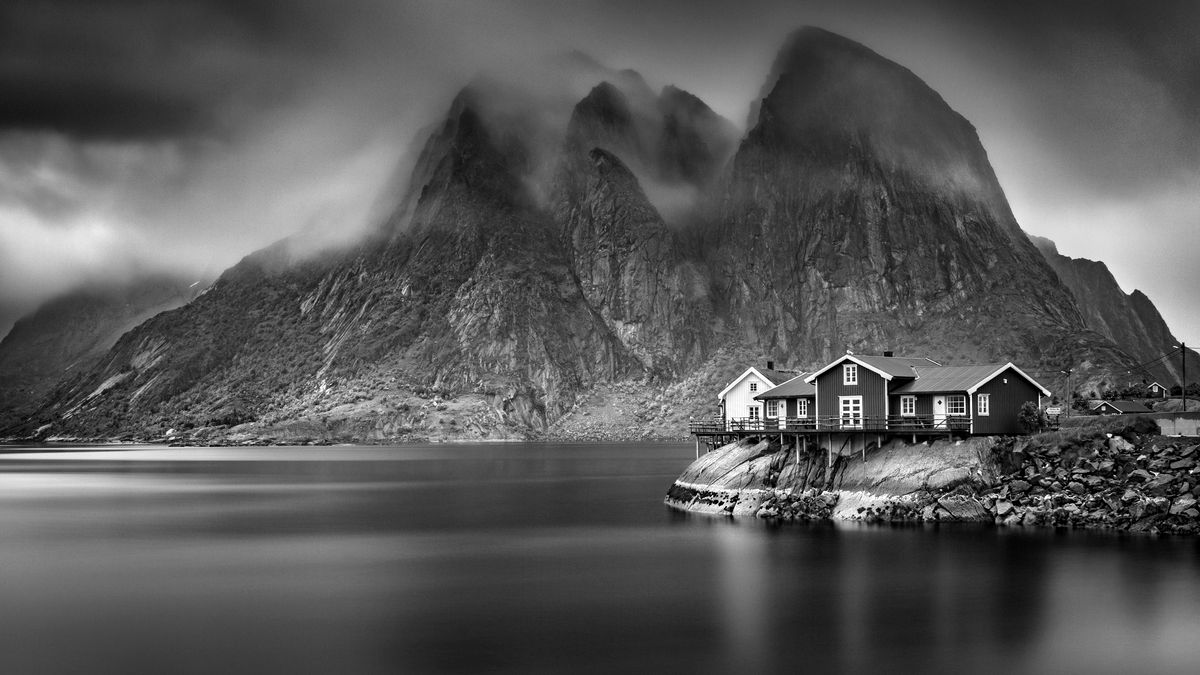 Monochromatyczne krajobrazy kolorowych Lofotów na fotografiach Sylvestra Greya 1
