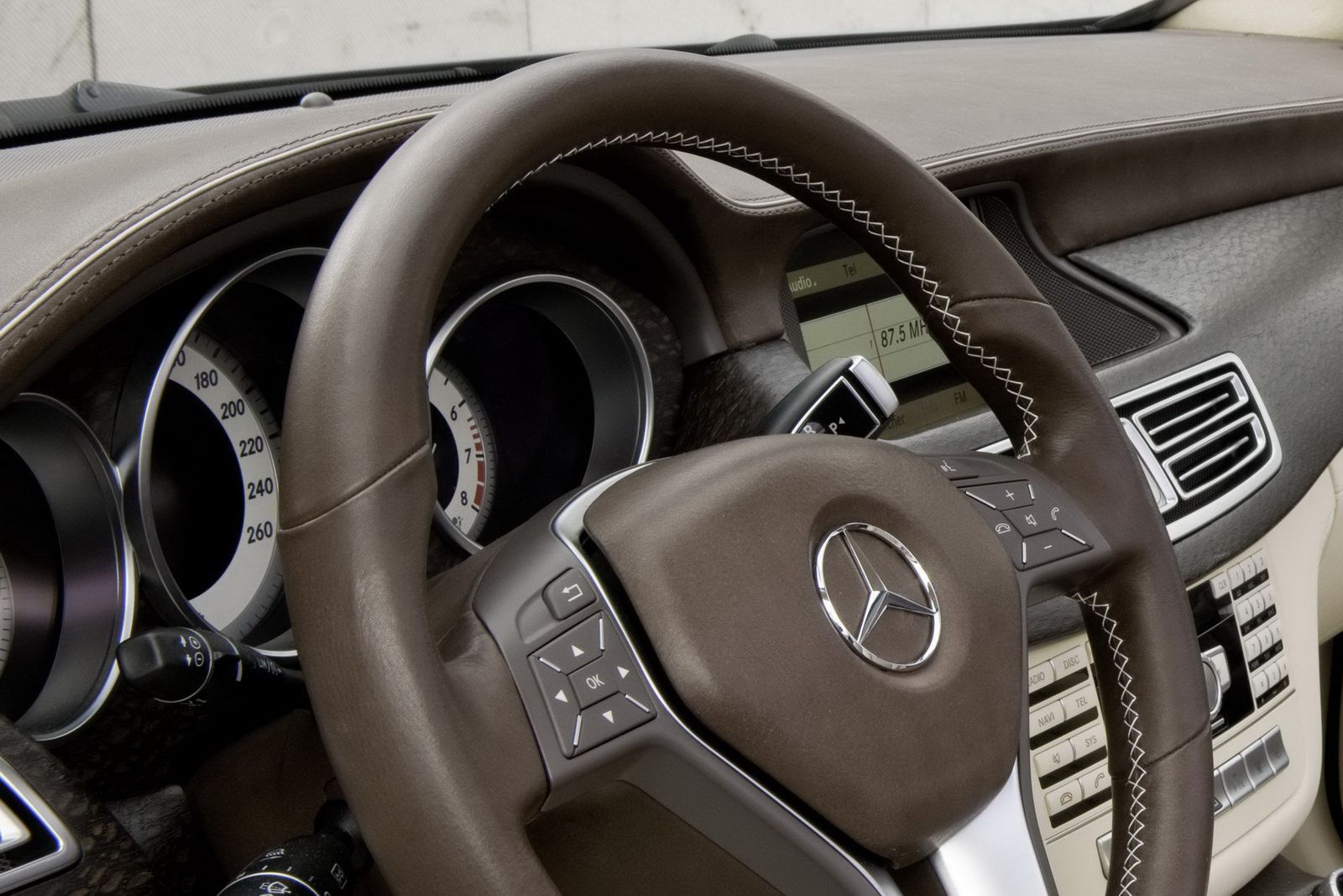 Mercedes-Benz-CLS-Shooting-Break-2