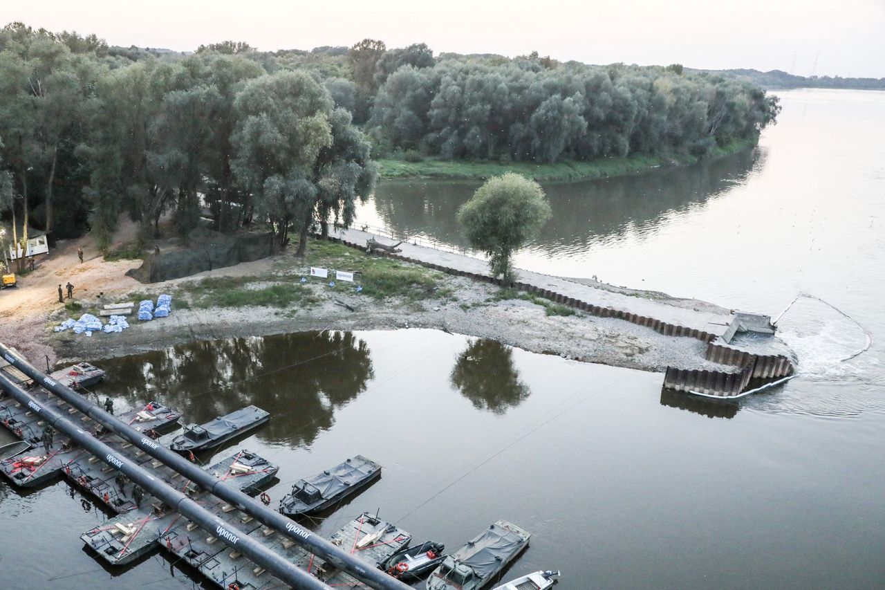 "Czajka". Warszawa. Kończą się prace związane z łączeniem elementów rurociągu