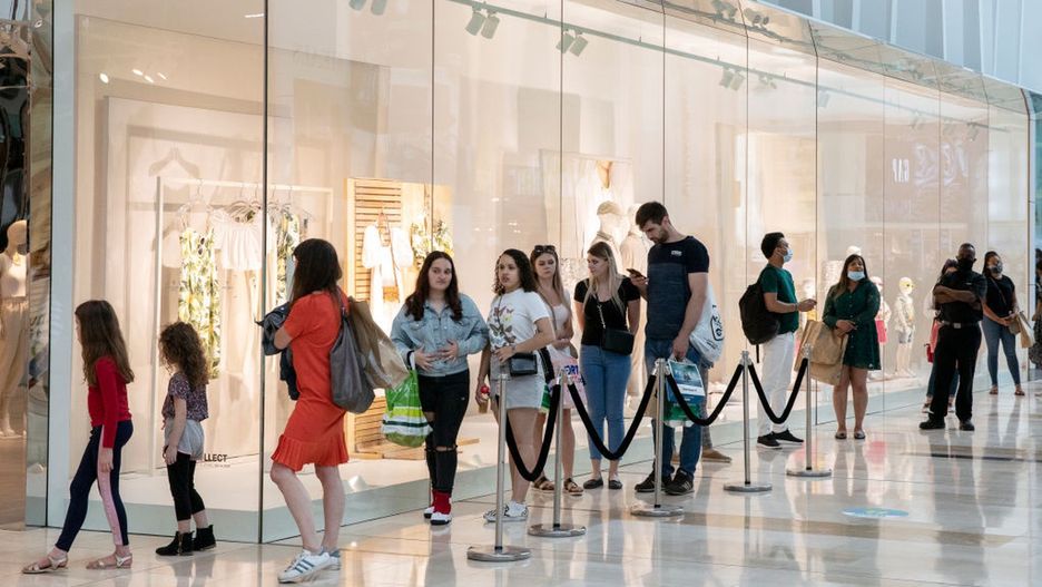 Koronawirus w Wielkiej Brytanii. Sklepy ponownie otwarte