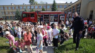 Festyn rodzinny z okazji Dnia Dziecka w Szkole Podstawowej numer 7 w Kielcach. Było dużo atrakcji dla uczniów. Zobacz zdjęcia i wideo