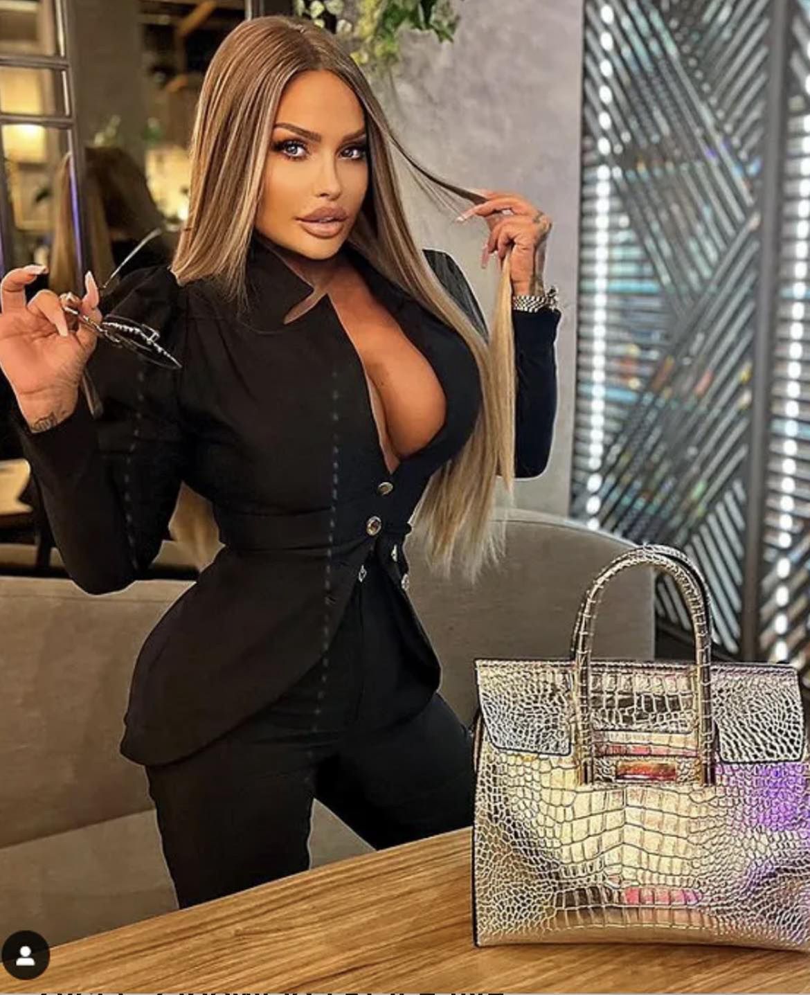 Tiktoker sugeruje, że Laluna Unique handluje PODRÓBKAMI torebek Hermes Birkin