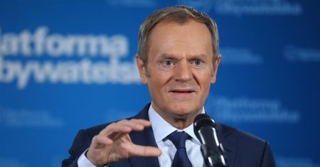 Donald Tusk stracił prawo jazdy. Zdradził, czym teraz podróżuje