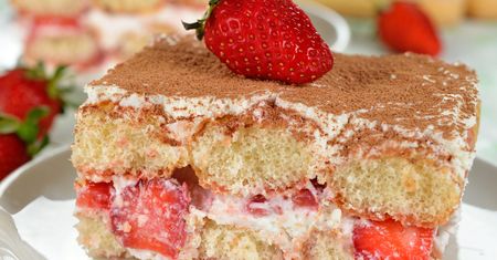 Do włoskiego deseru dodaję sezonowe owoce. Bajeczny deser na niedzielę