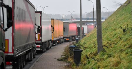 Protest przeciwko tranzytowi na Białoruś, w kolejce 800 tirów. "Finansowanie ludobójstwa"