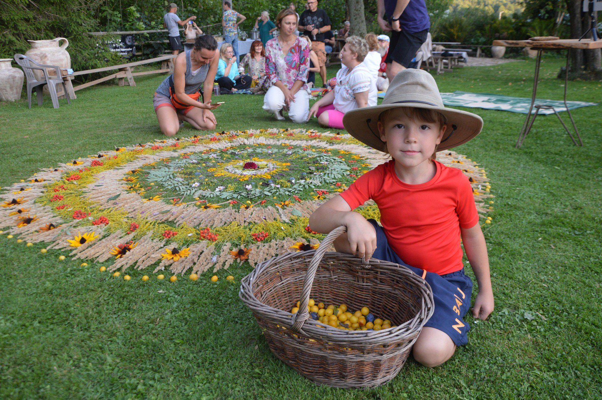 Podczas Festiwalu Wędrowania w Kapkazach powstała piękna mandala, wykonano ją z płodów ziemi.