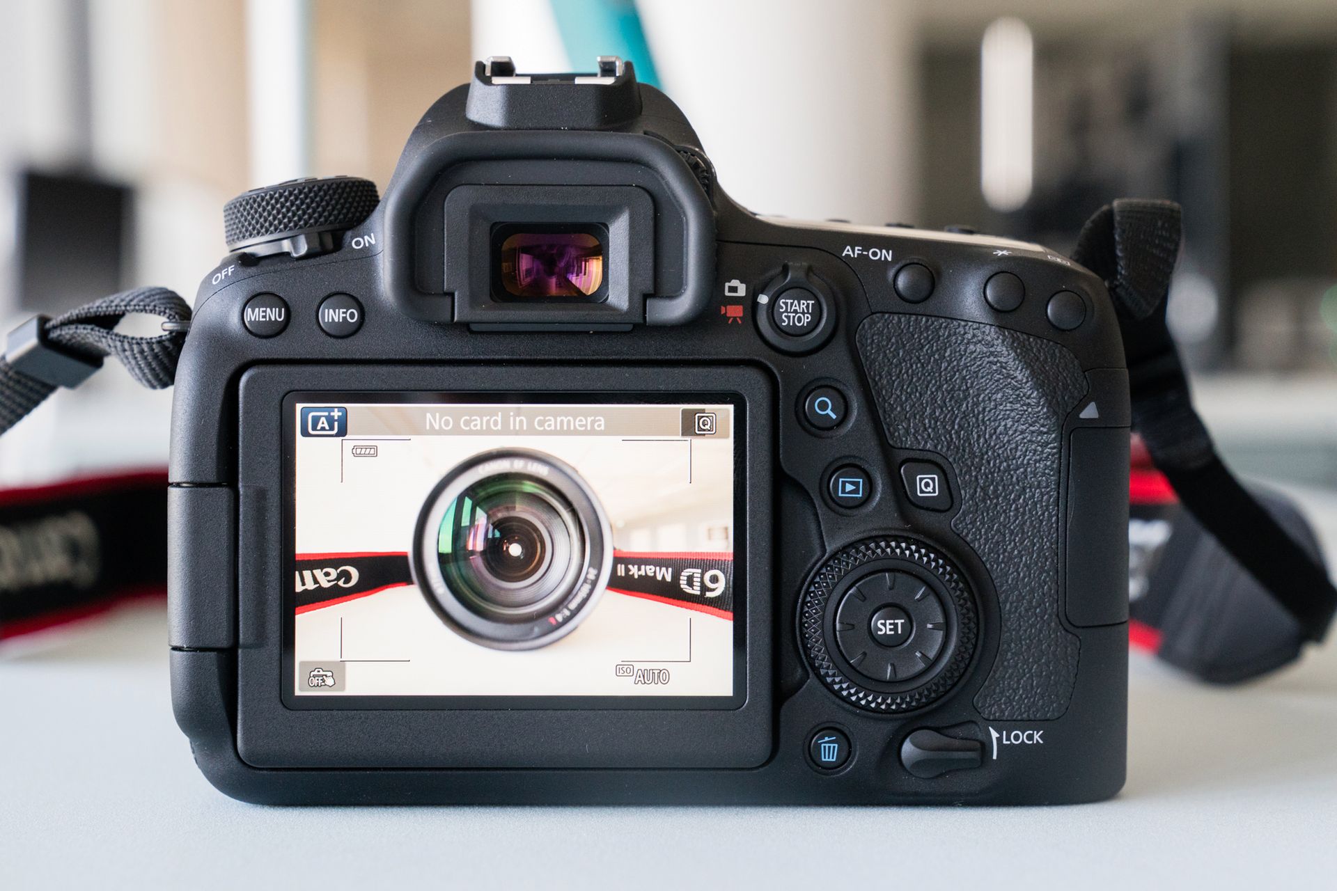 Canon EOS 6D Mark II - budżetowa pełna klatka powraca. Pierwsze wrażenia 18