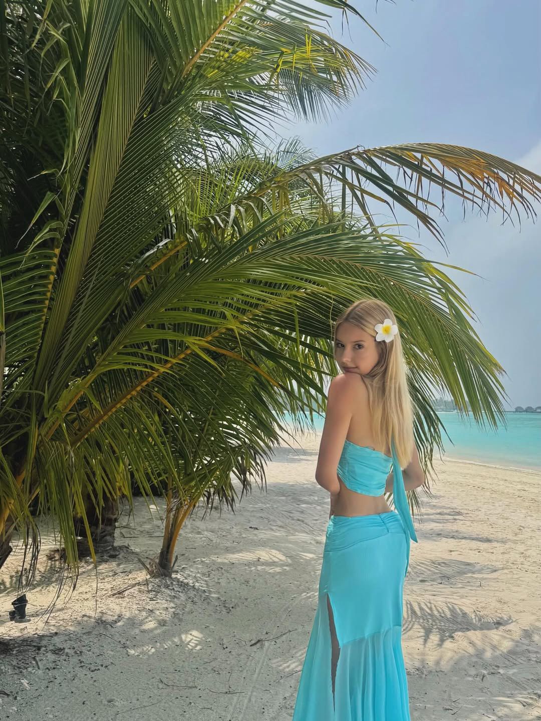 Nadia Konkol na plaży