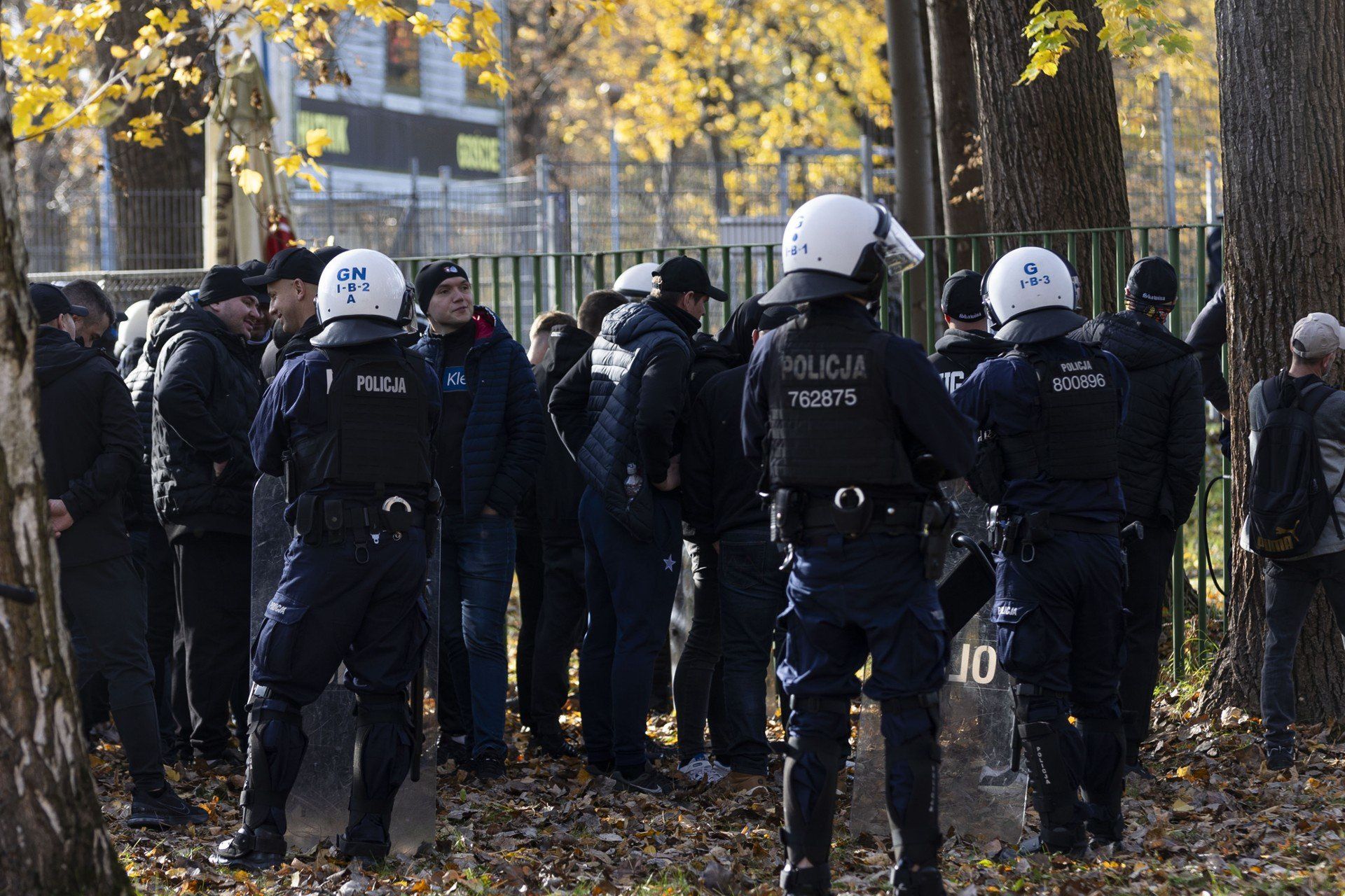 Kibice ma meczu Hutnik-Wisła. Ci na stadionie i przed nim