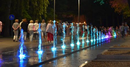 Przyjeżdżają nad morze. "Goście są, ale jedzenie kupują w sklepach"