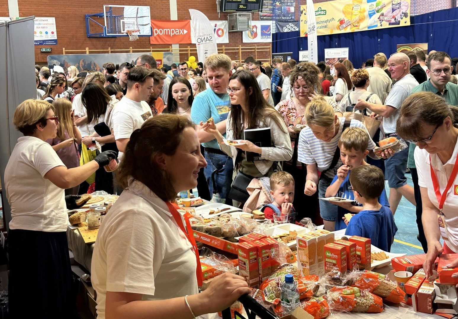 Zgromadziło się blisko 40. wystawców z bezglutenową żywnością z Polski, Czech i Włoch