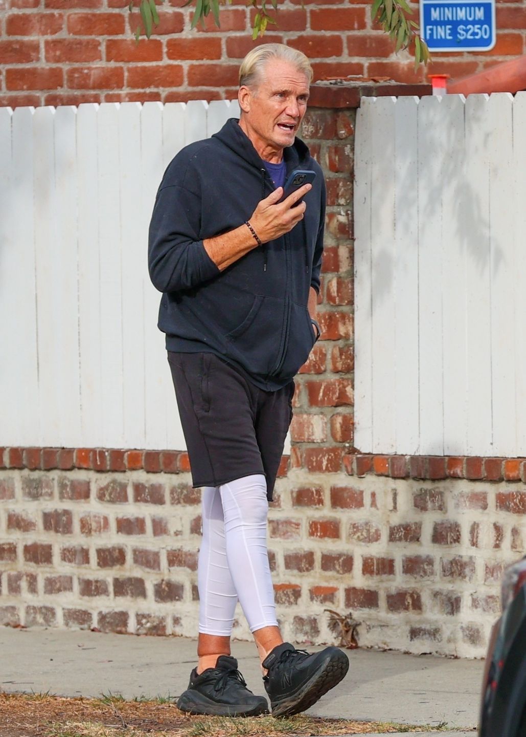 Dolph Lundgren i jego żona opuszczają salon fryzjerski