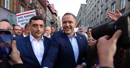To im Nawroccy przekazali mieszkanie. Potwierdzają