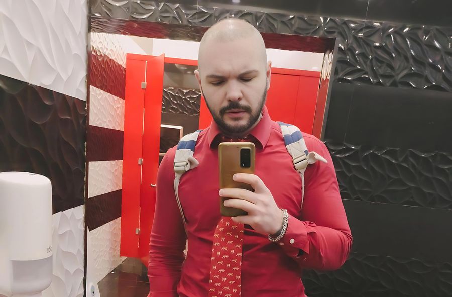 Gay adult content creator detained. Russian police used him as bait to entrap gay men