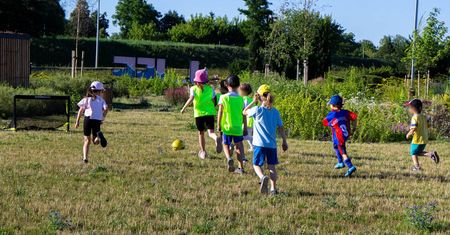 Wtorkowe treningi piłki nożnej dla młodych sportowców w FACTORY Poznań