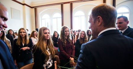 17-latka, która NAZWAŁA TUSKA "ZDRAJCĄ" jest... SZAFIARKĄ! (ZDJĘCIA)