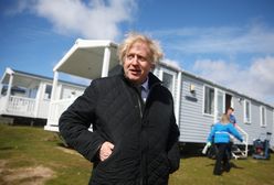 Nowy skandal z Borisem Johnsonem. "Prosimy o zabranie własnego alkoholu"