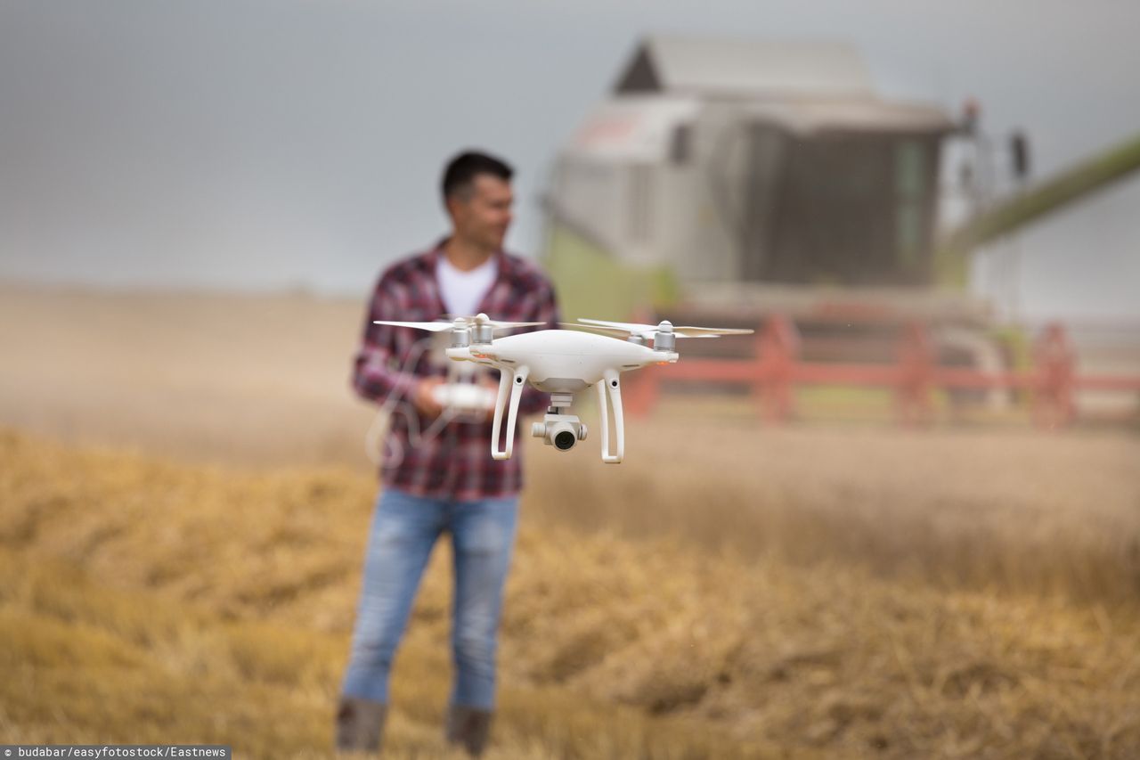 Dron wykorzystywany w rolnictwie