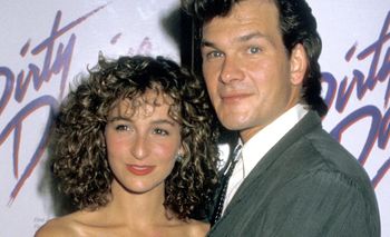 Prawie 66-letnia Jennifer Grey chwali się smukłą figurą w bikini. Tak dziś wygląda Baby z "Dirty Dancing" (FOTO)