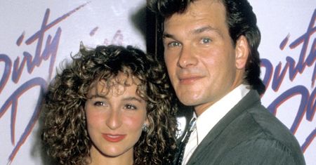 Prawie 66-letnia Jennifer Grey chwali się smukłą figurą w bikini. Tak dziś wygląda Baby z "Dirty Dancing" (FOTO)