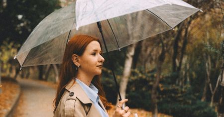 Jak przetrwać jesienną chandrę? Kompletny przewodnik dla kobiet