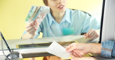 Kursy walut. Początek tygodnia przyniósł osłabienie złotego