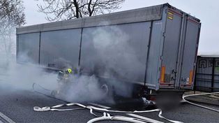 Nieżychowo: Pożar ciężarówki na DK10. Duże utrudnienia