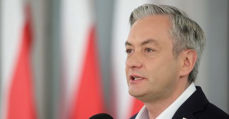 Wybory 2020. Robert Biedroń przemawia na wiecu w Pabianicach