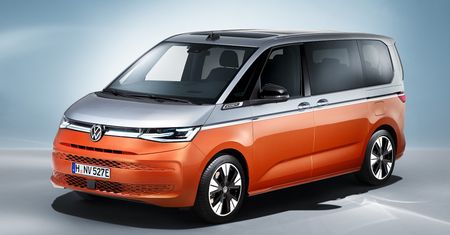 Volkswagen Multivan T7 bez tajemnic. Zaskakuje hybrydą plug-in i nowoczesnym wnętrzem