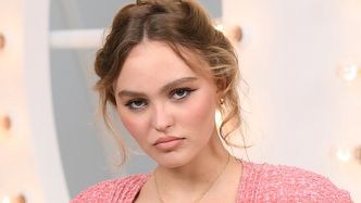 Wyzwolona Lily-Rose Depp świeci GOLIZNĄ na okładce magazynu "i-D". Nie pokazała za dużo? (ZDJĘCIA)