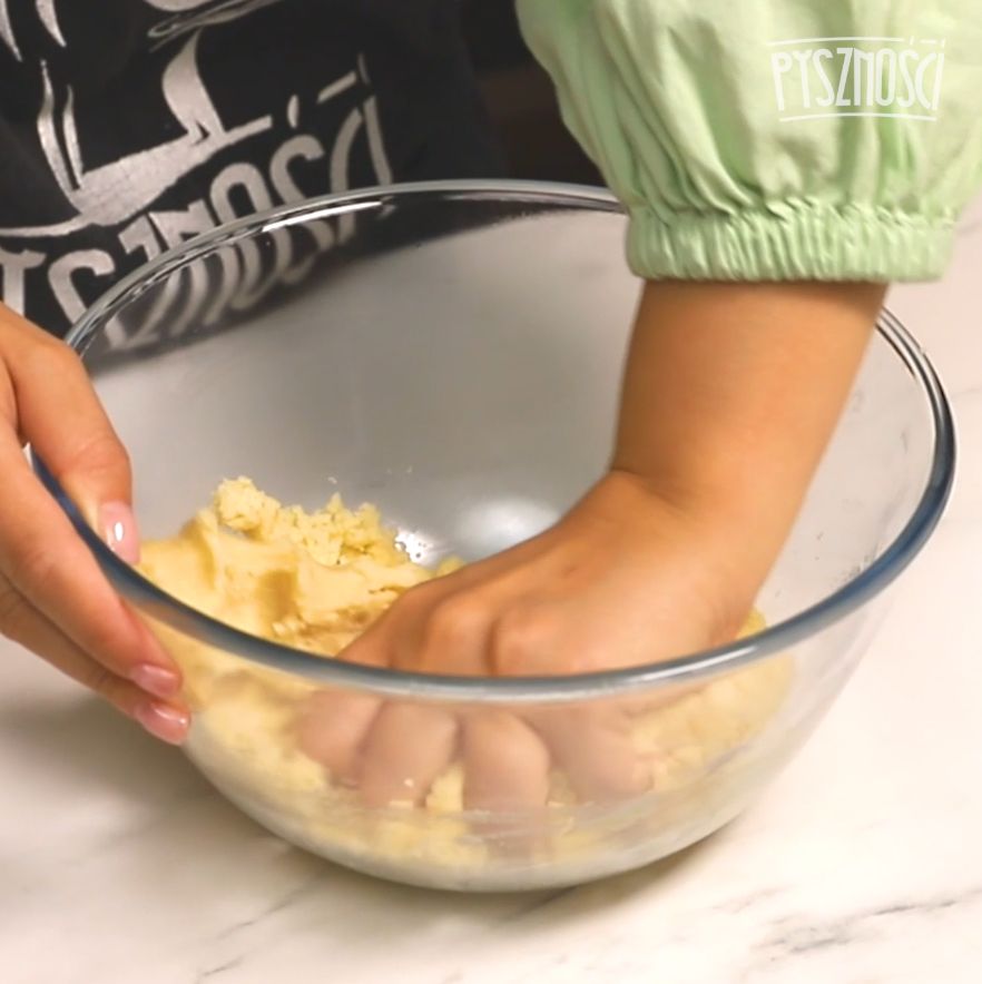 You should knead the crumble well.