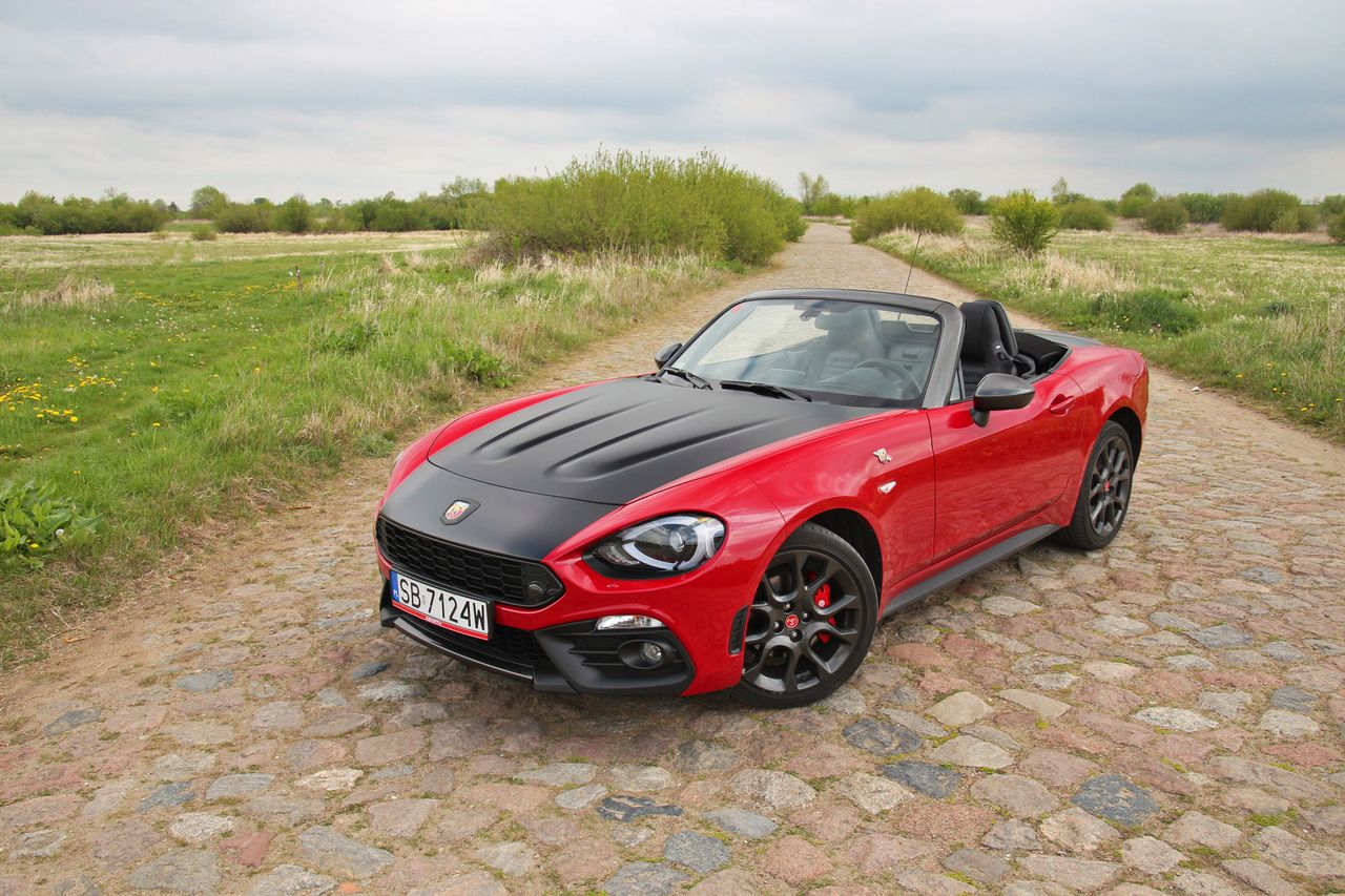 Abarth 124 Spider swoim wyglądem nawiązuje do modelu z lat 60.