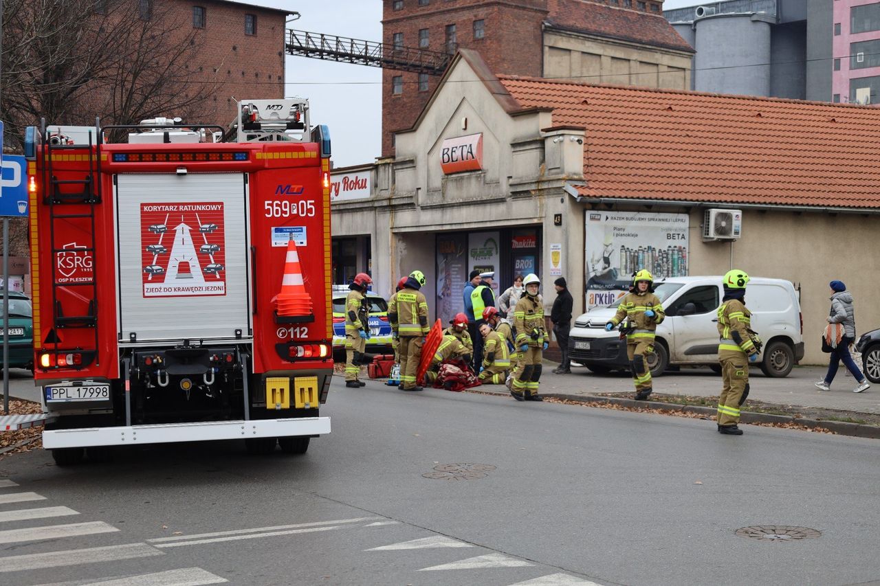 Pleszew: Potrącenie rowerzystki. Na miejscu straż pożarna i policja