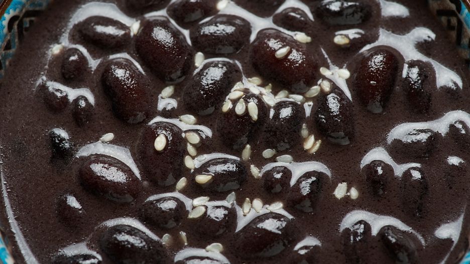 Close-up view of sweet black bean soup coconut milk
Close-up view of sweet black bean soup
Krit of Studio OMG