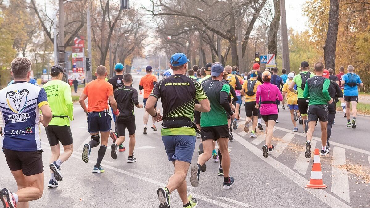 Biegacze na półmaratonie lubelskim