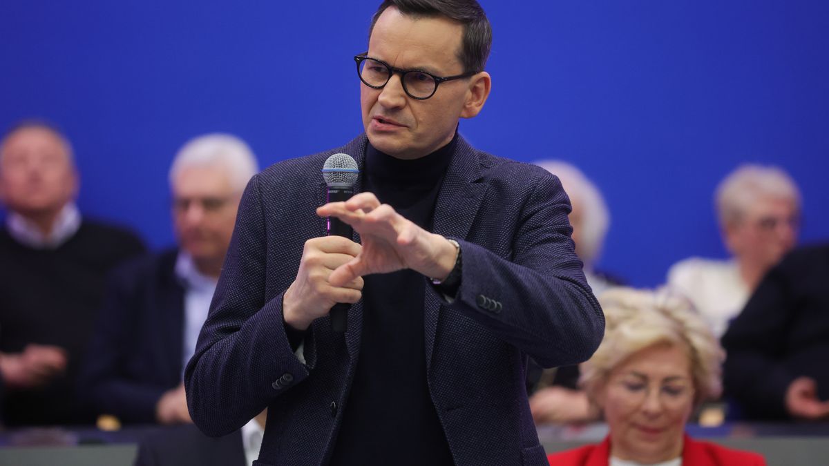 Ciechanów, 04.02.2024. Były premier, poseł PiS Mateusz Morawiecki podczas otwartego spotkania z mieszkańcami Ciechanowa, 4 bm. (mr) PAP/Rafał Guz