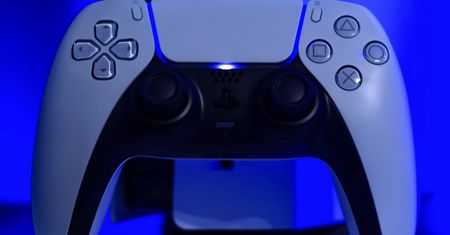 Sony rozdaje prezenty dla nowych posiadaczy PS5. Polacy obejdą się smakiem
