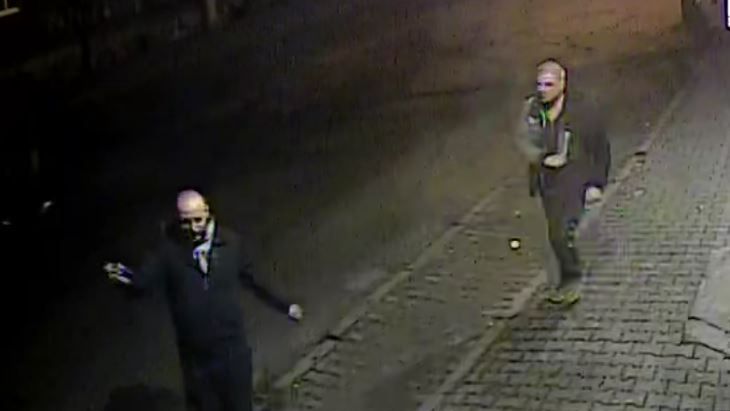 Śląsk. Wizerunek podejrzewanych o kradzież w Świętochłowicach zarejestrował monitoring.