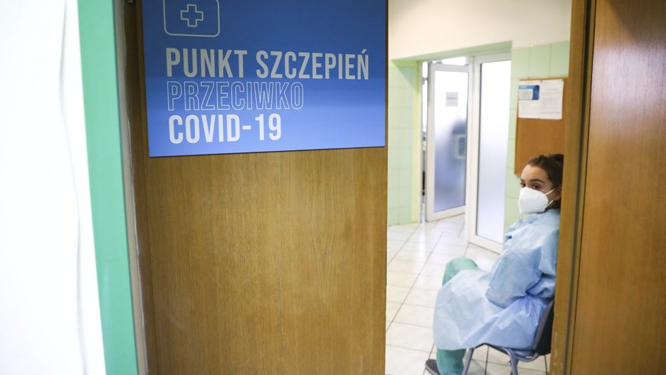 Koronawirus. Coraz więcej osób zaszczepionych dwoma dawkami. Podano dane