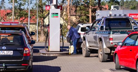 Ponad 7 zł za paliwo. Ekspert mówi, jak będzie później tanieć