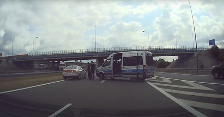 Nagranie z A4 krąży w sieci. Policja w akcji