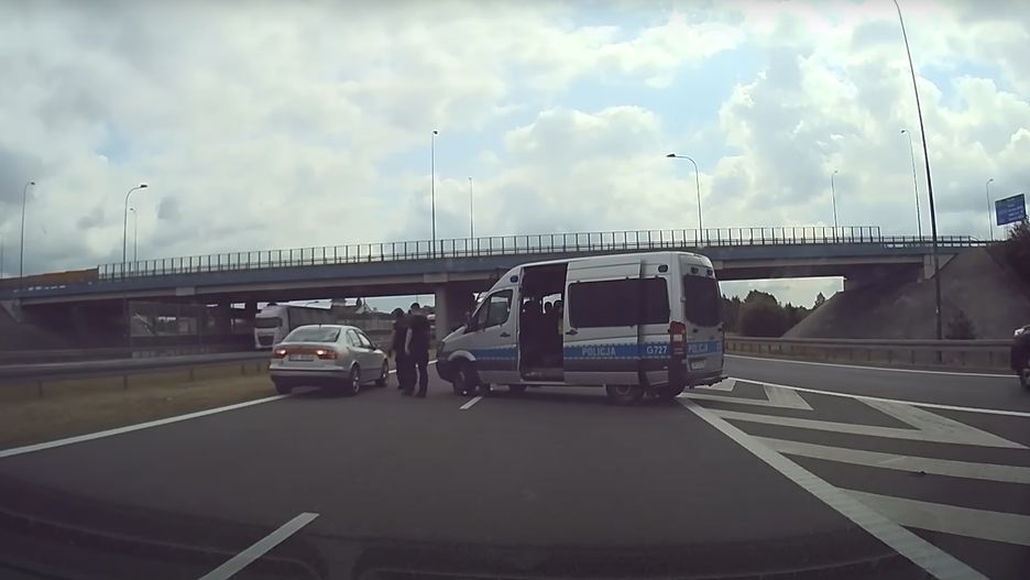 Nagranie przedstawia działania policji na A4 w rejonie Rzeszowa