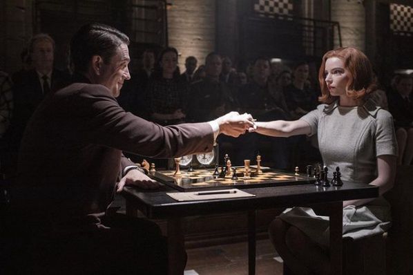 "Gambit Królowej" najpopularniejszym miniserialem w historii Netfliksa!