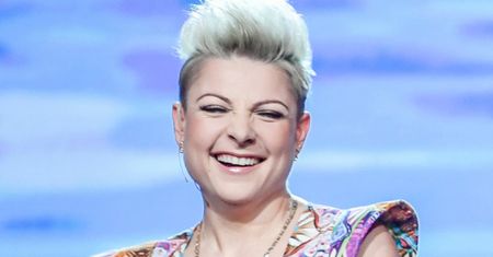 Różowa Magdalena Narożna i jej ukochany w koszulce polo SKARCENI za komunijne stylizacje: "TO NIE DYSKOTEKA"
