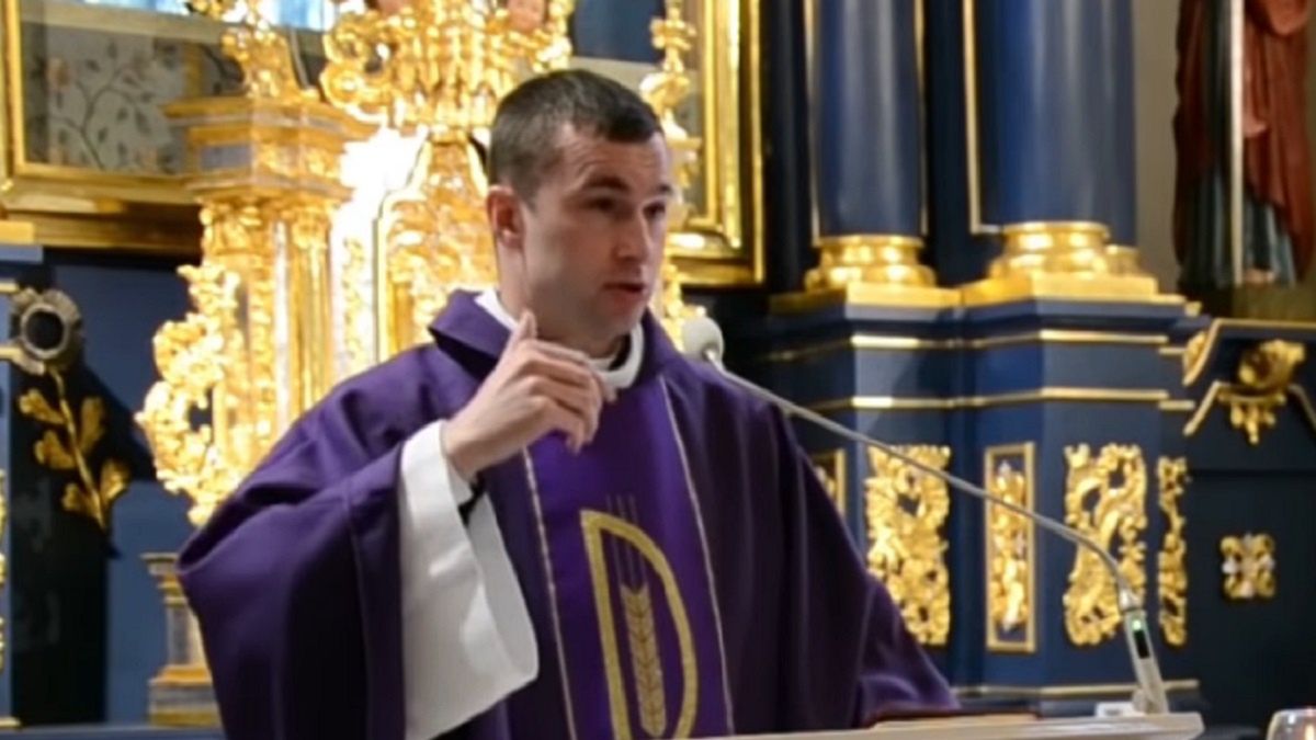 Napisał to o szatanie. Ksiądz interweniuje